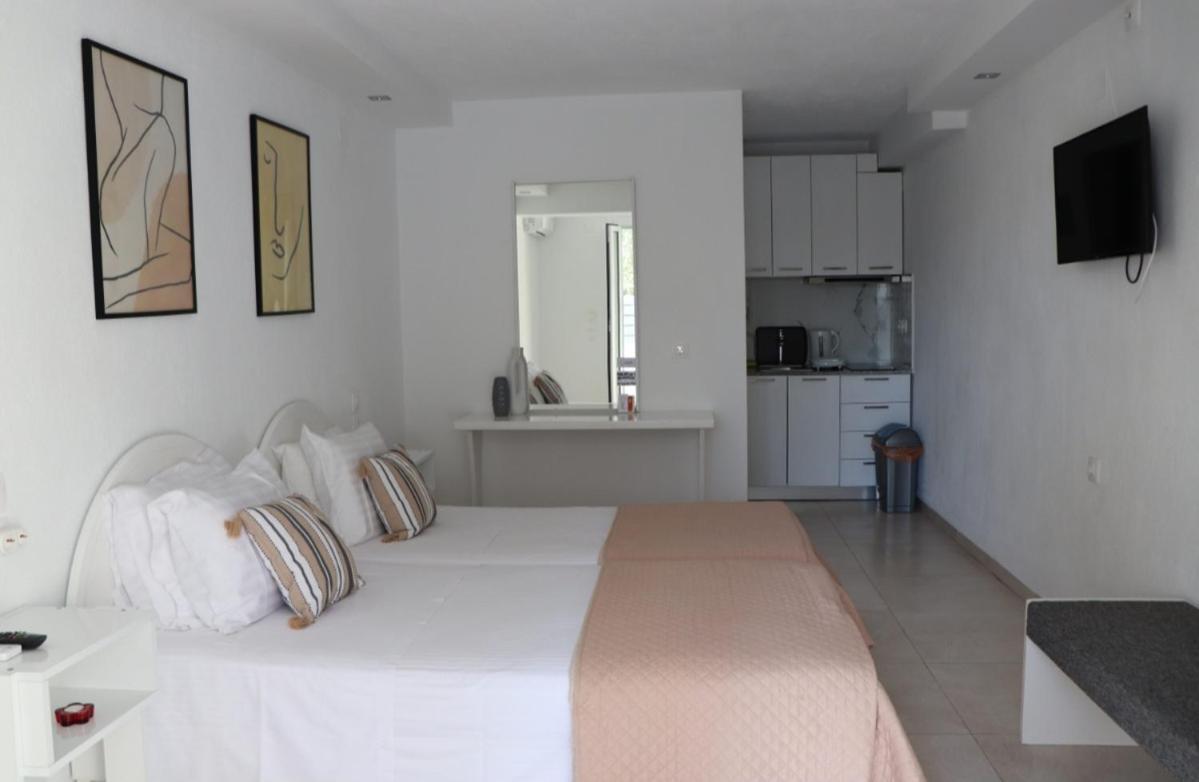 Fiosal Apartments 1 Skiathos Town Exterior photo